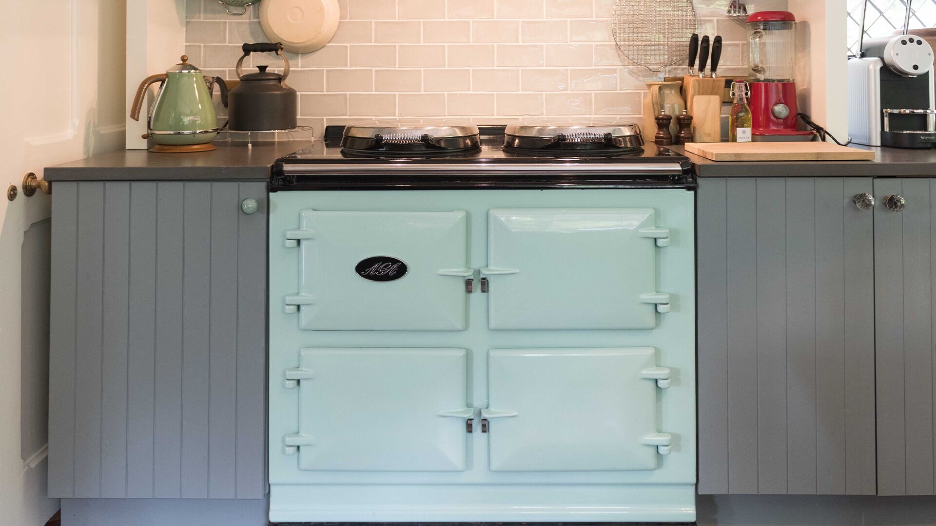 cottage (spring) | hypo-allergenic bedding, in-room safe, desk, iron/ironing board