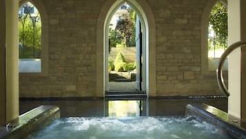 Couples treatment room(s), sauna, hot tub, steam room