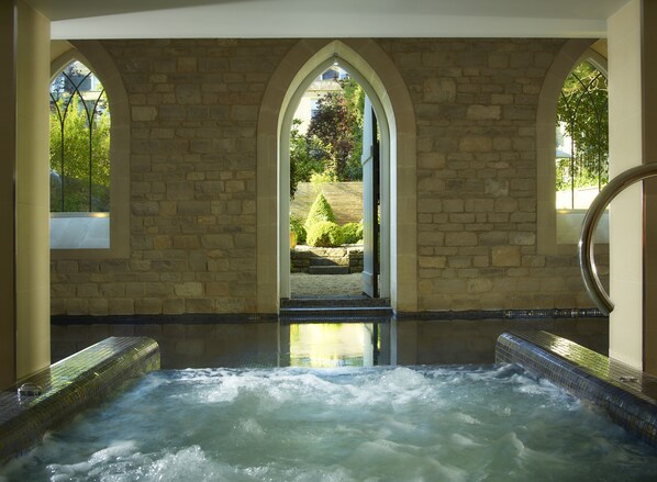 Couples treatment rooms, sauna, hot tub, steam room, Turkish bath