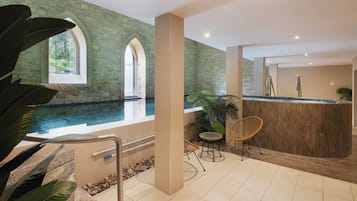 Una piscina techada