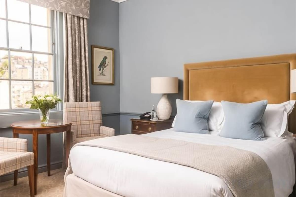 Hypo-allergenic bedding available, in-room safe, desk, laptop workspace