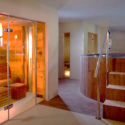 Couples treatment rooms, sauna, hot tub, steam room, Turkish bath