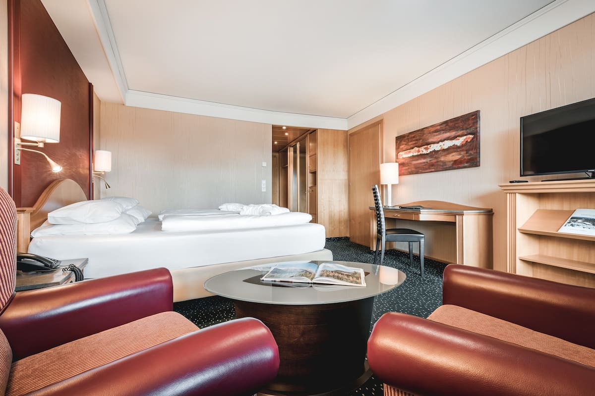 Deluxe Double Room, Balcony | Premium bedding, minibar, in-room safe, free WiFi