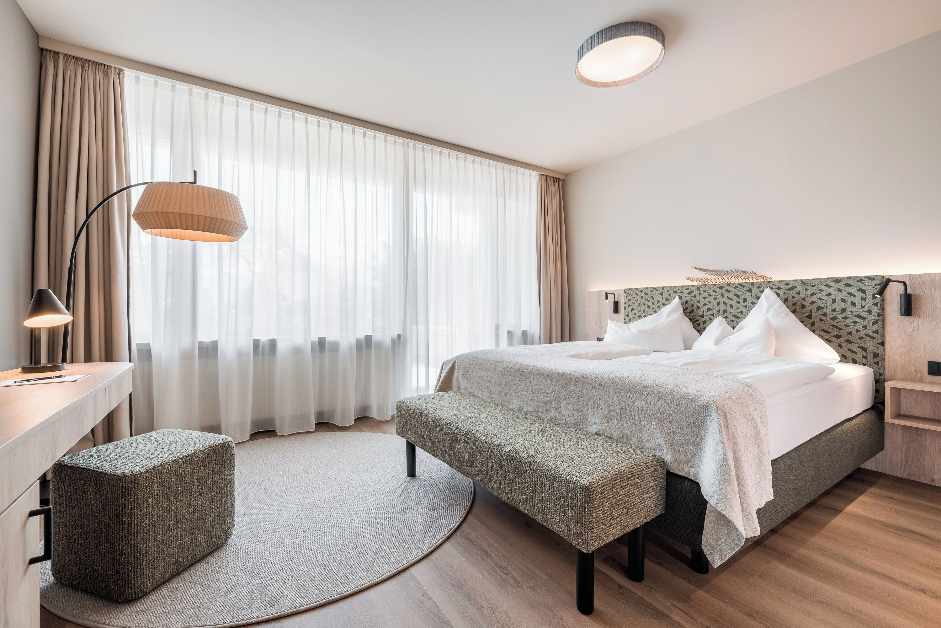 Superior tweepersoonskamer, en-suite badkamer | Luxe beddengoed, een minibar, een kluis op de kamer, gratis wifi