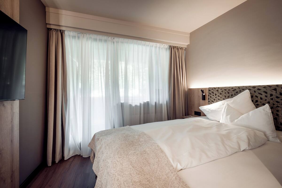 Single Room | Premium bedding, minibar, in-room safe, free WiFi