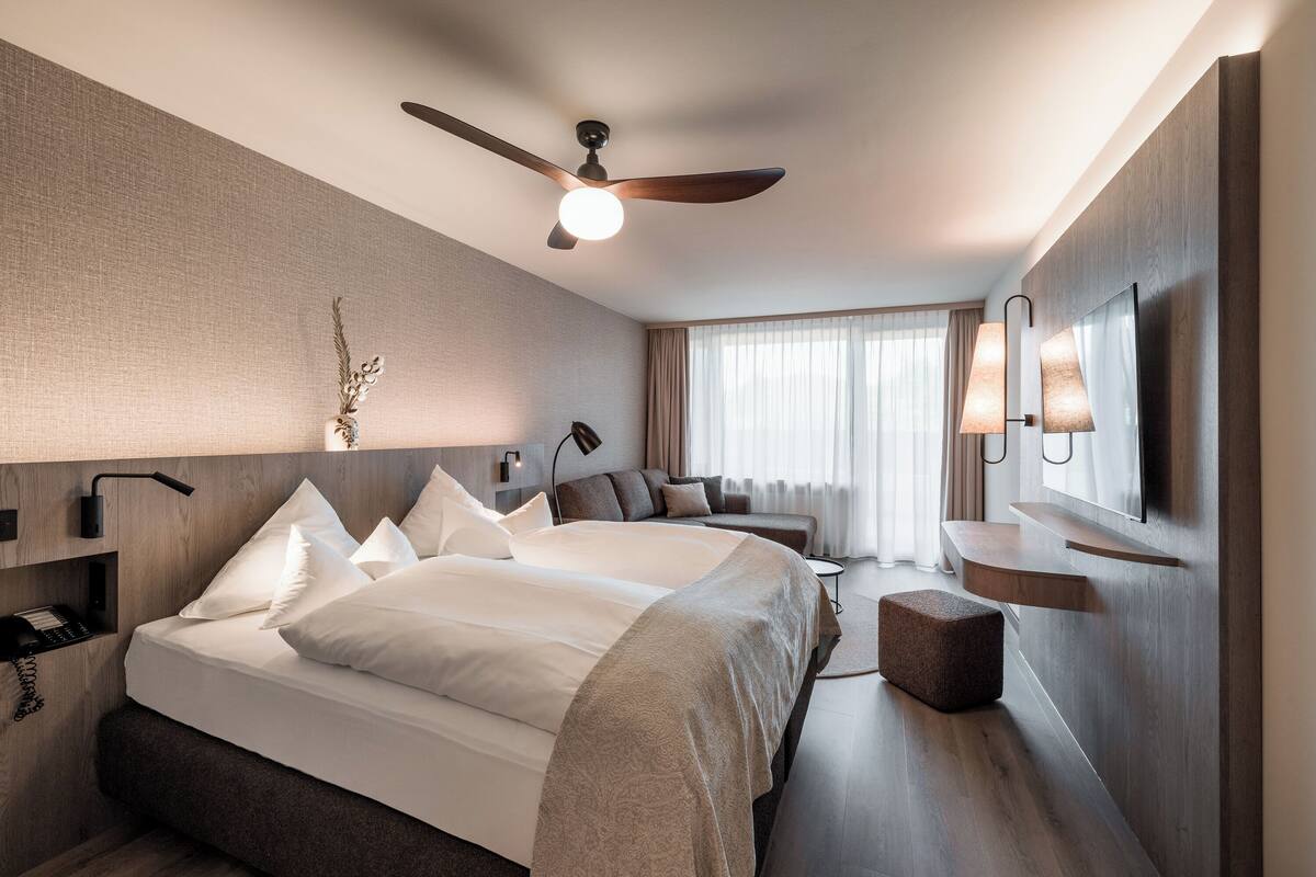 Deluxe Double Room, Balcony | Premium bedding, minibar, in-room safe, free WiFi