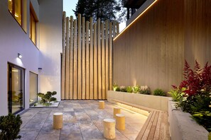 Couples treatment rooms, sauna, body treatments, aromatherapy