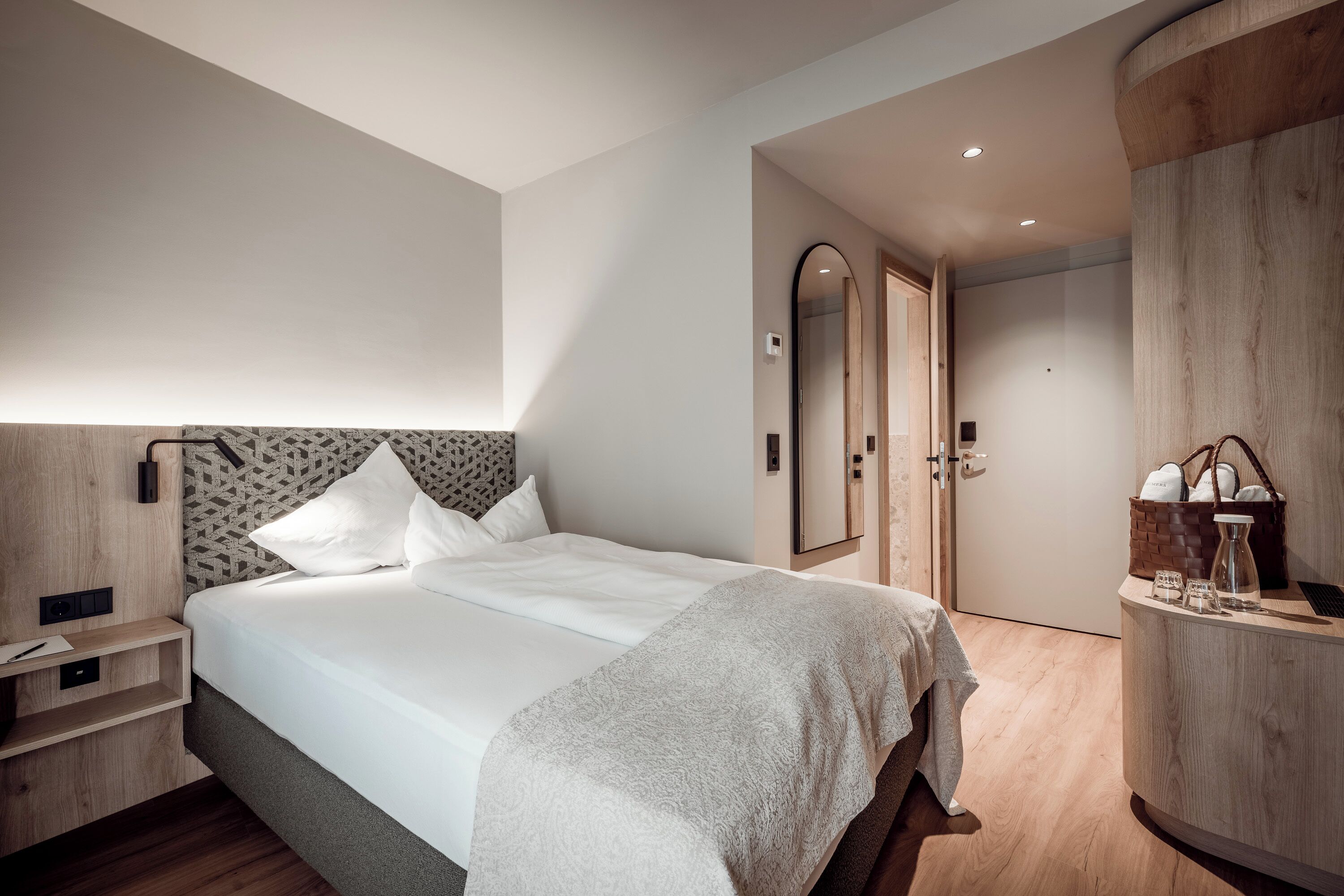Eenpersoonskamer | Luxe beddengoed, een minibar, een kluis op de kamer, gratis wifi