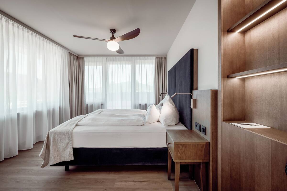Suite, Balcony | Premium bedding, minibar, in-room safe, free WiFi