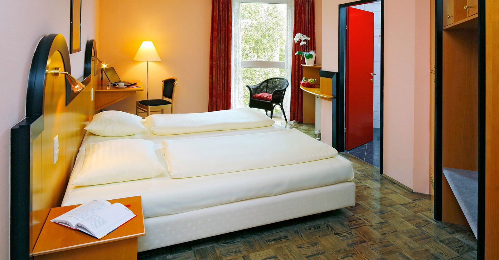 standard double room, 1 double bed | 1 bedroom, minibar, in-room safe, desk