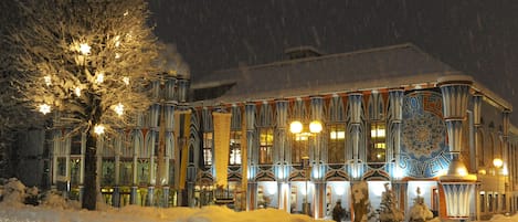 Fassade der Unterkunft – Abend/Nacht