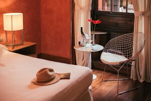 Standard Room | Egyptian cotton sheets, premium bedding, minibar, in-room safe