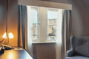 View from room - DoubleTree by Hilton Edinburgh City Centre (Edinburgh)