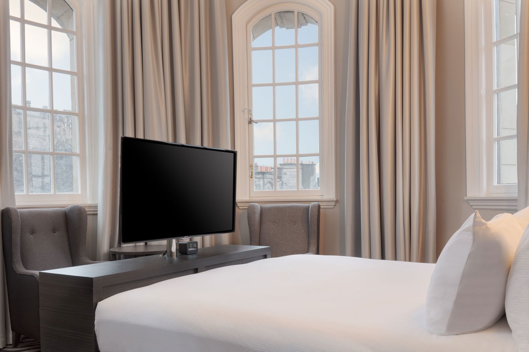 In-room safe, desk, soundproofing, iron/ironing board