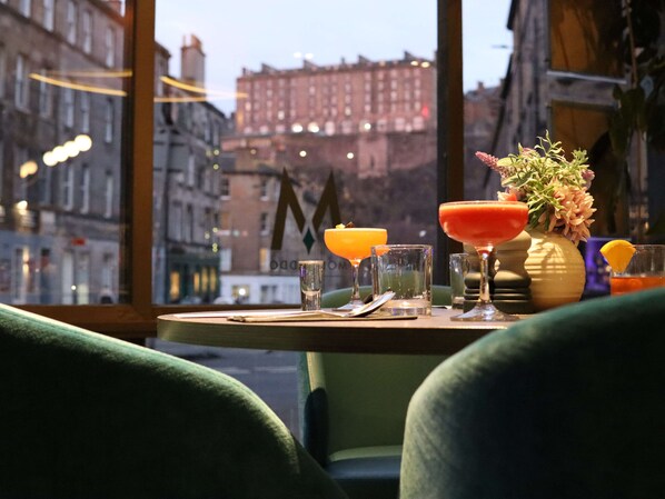 Cocktail bar - DoubleTree by Hilton Edinburgh City Centre (Edinburgh)