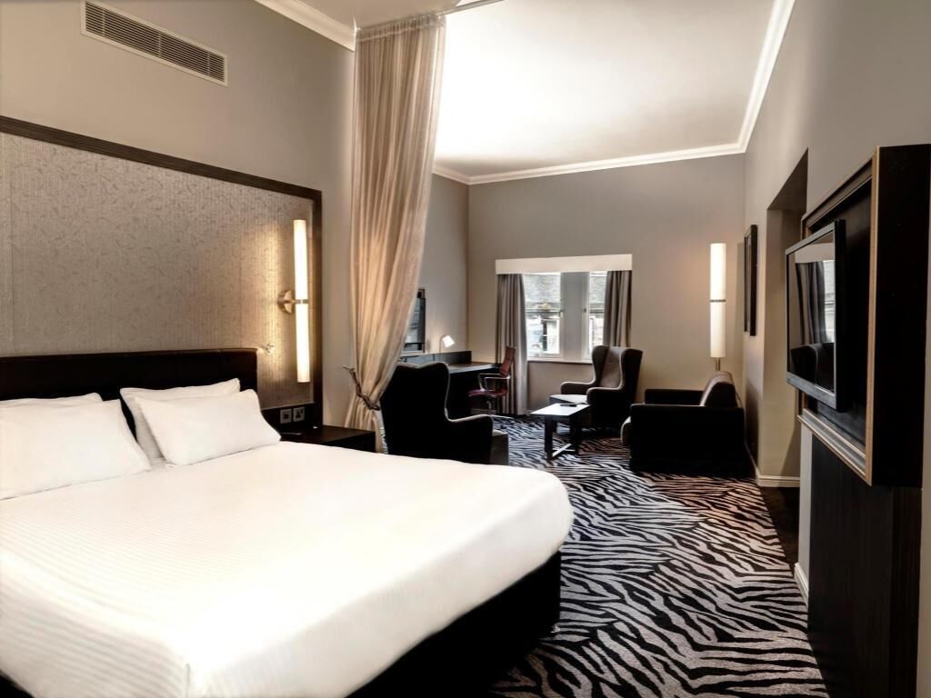 In-room safe, desk, soundproofing, iron/ironing board