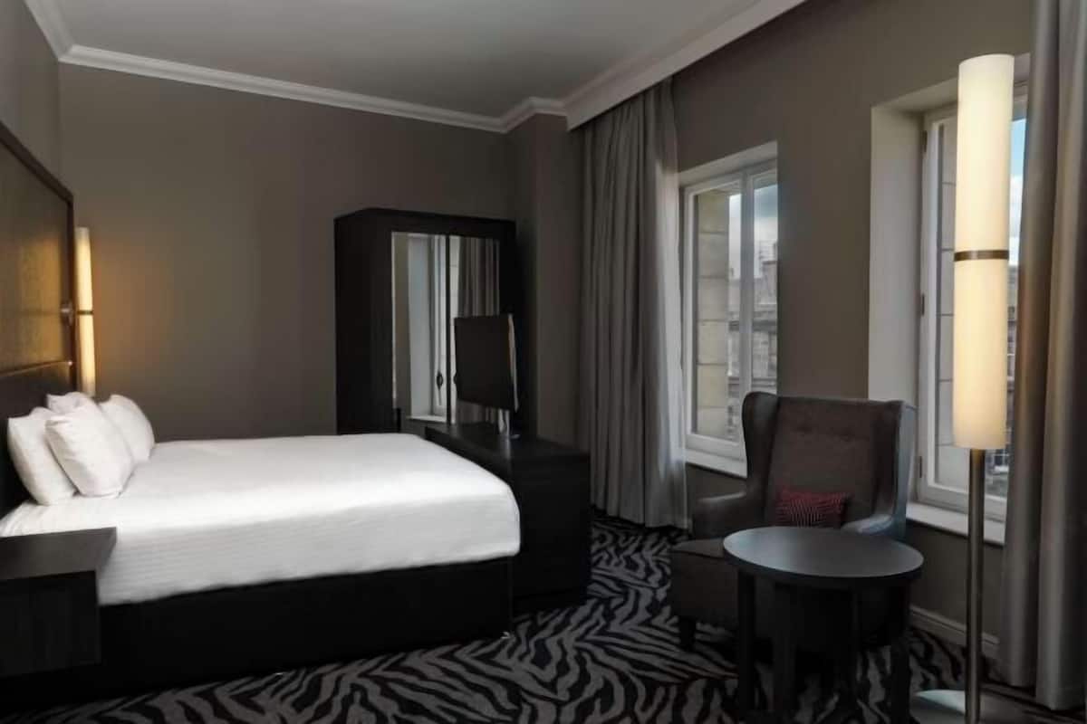 In-room safe, desk, soundproofing, iron/ironing board