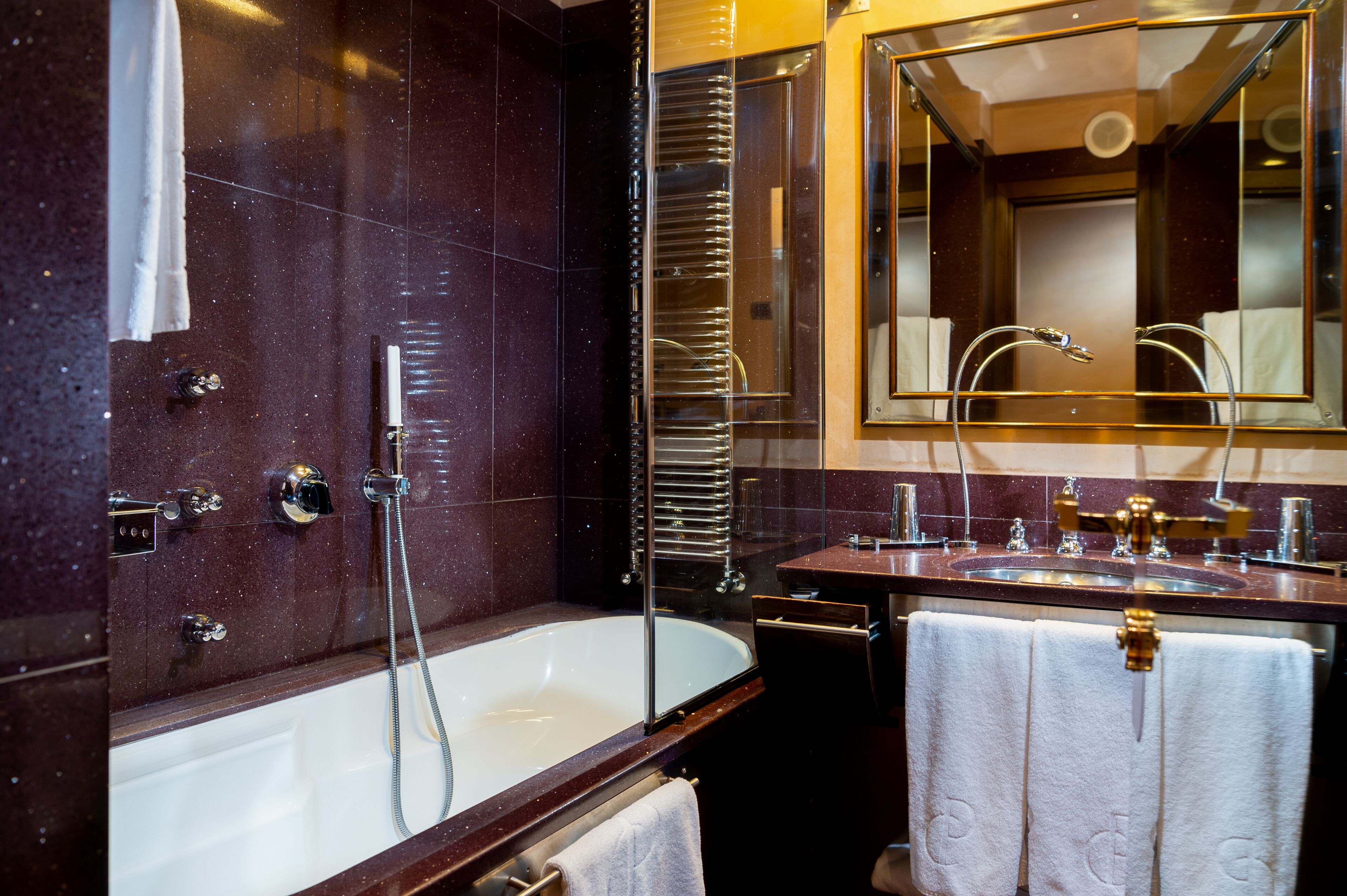 executive room | bathroom | shower, free toiletries, hair dryer, bathrobes