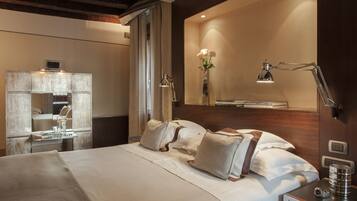 Minibar, coffres-forts dans les chambres, bureau, Wi-Fi gratuit