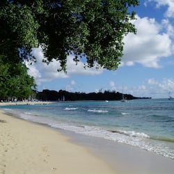 Beach nearby, white sand, sun-loungers, beach umbrellas