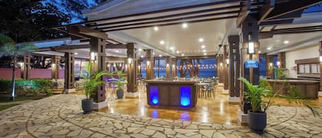 2 restauranter, frokost serveres