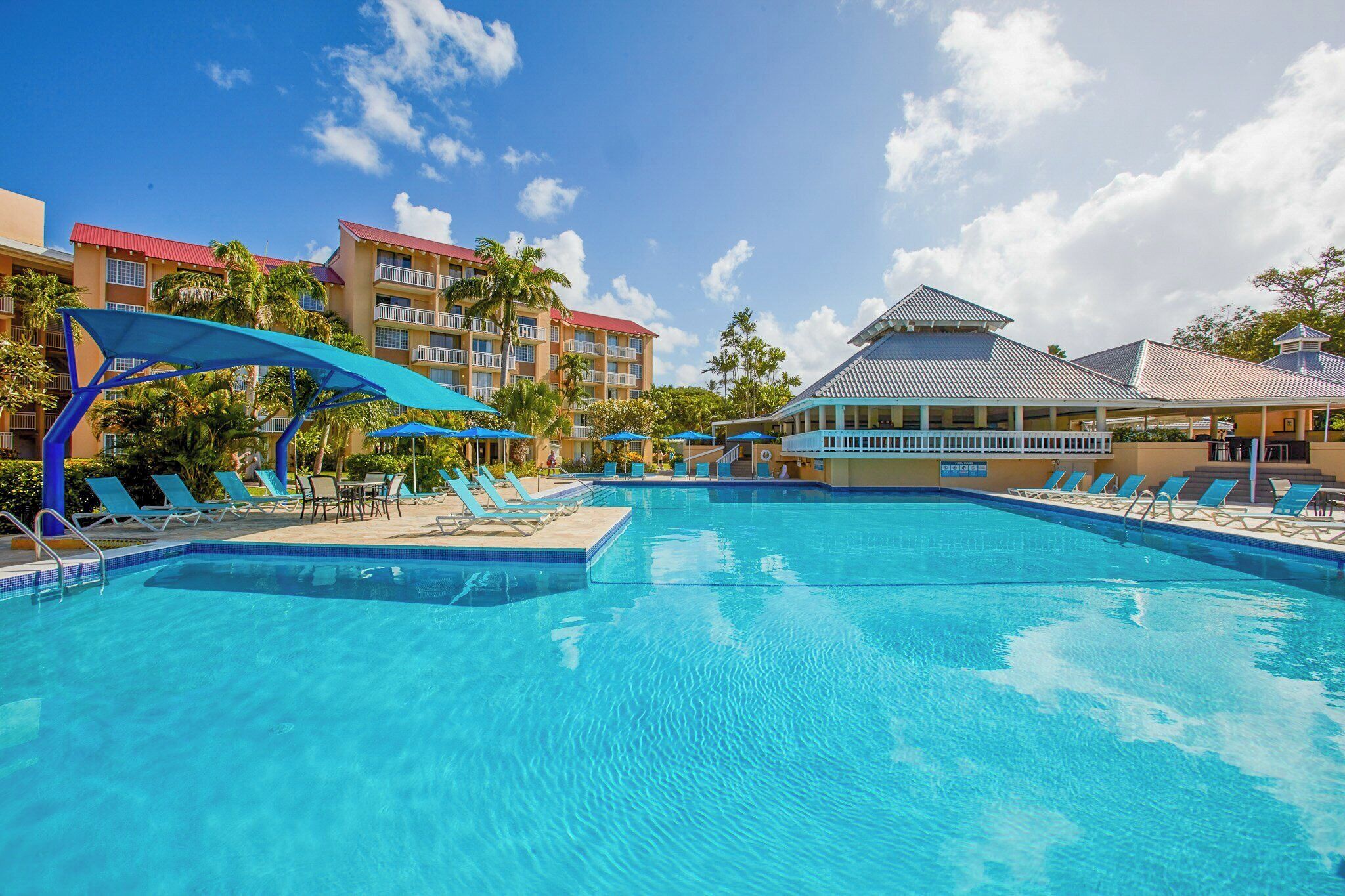 3 outdoor pools, sun loungers