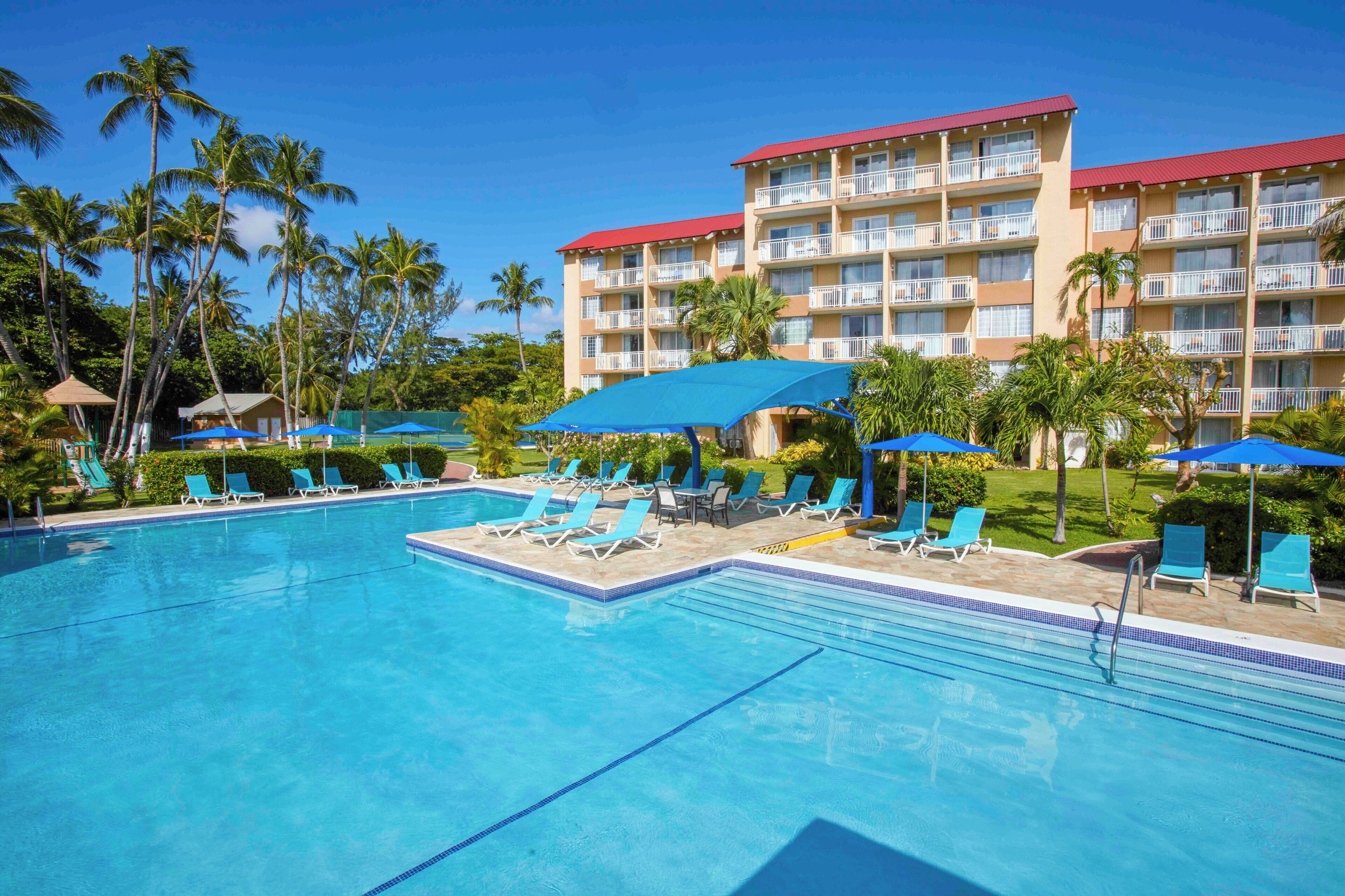 3 outdoor pools, sun loungers