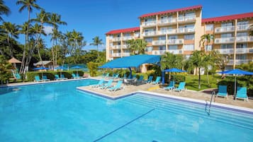 3 outdoor pools, sun loungers