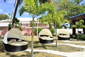 2 restaurantes, se sirve desayuno 