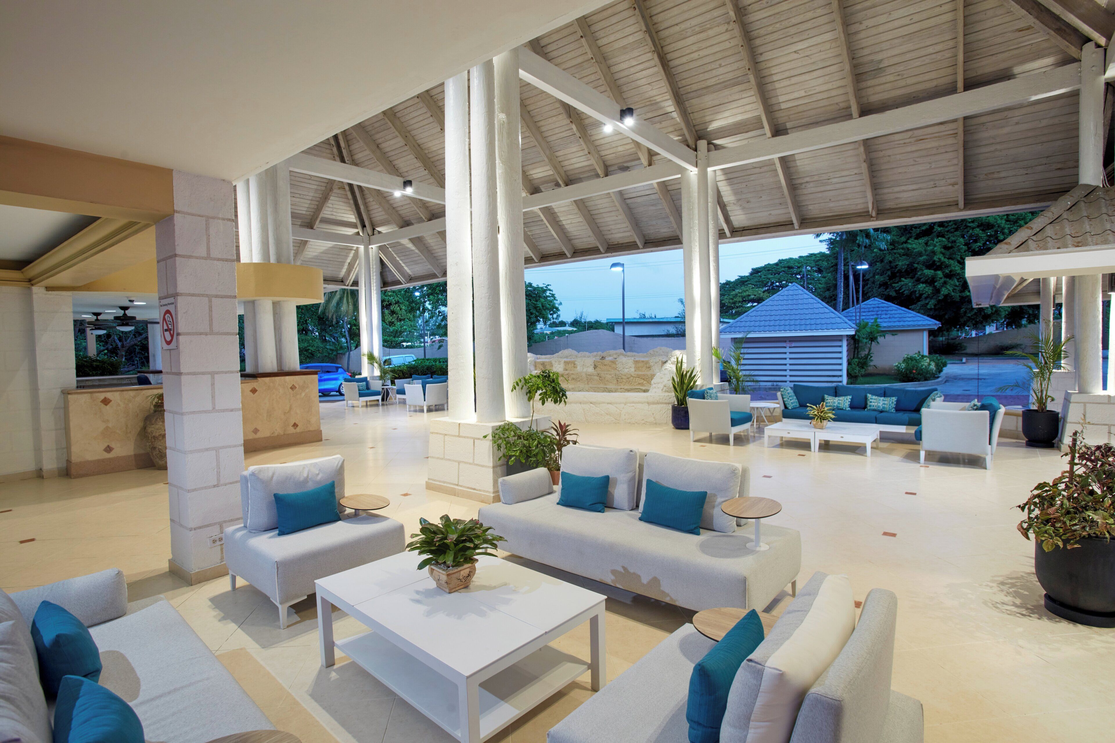 Lobby lounge
