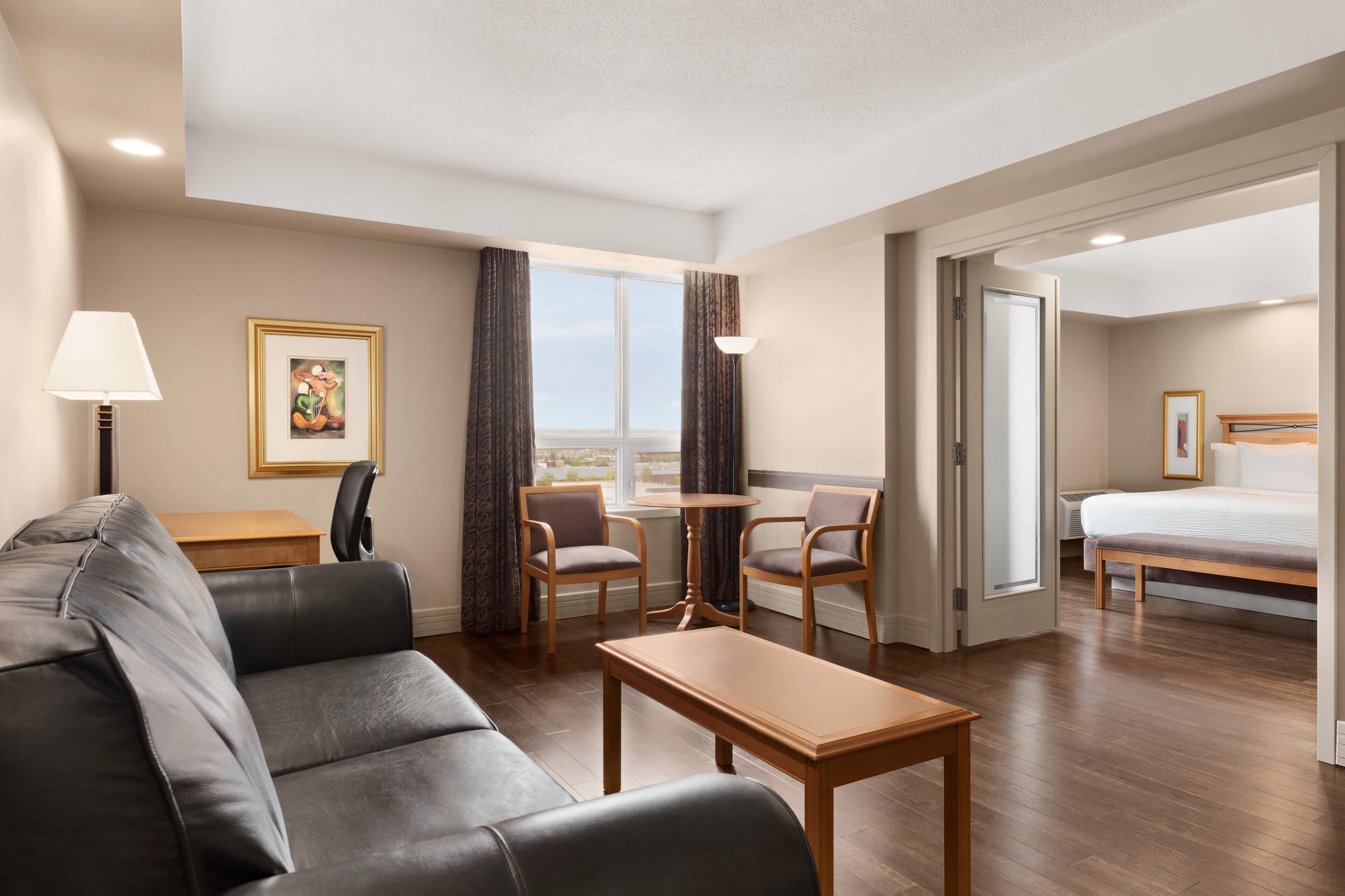 Suite, 1 très grand lit et 1 canapé-lit, non-fumeur | Coffre-fort, bureau, fer et planche à repasser, lit de bébé (gratuit)