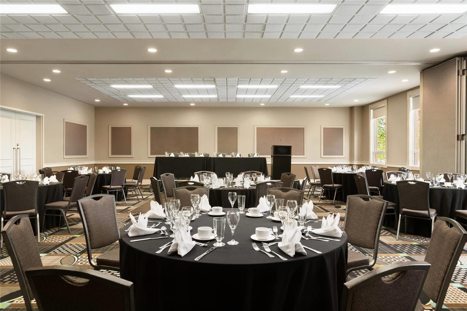 Foto - Grand Hotel & Conference Centre Calgary Airport, an Ascend Collection Hotel