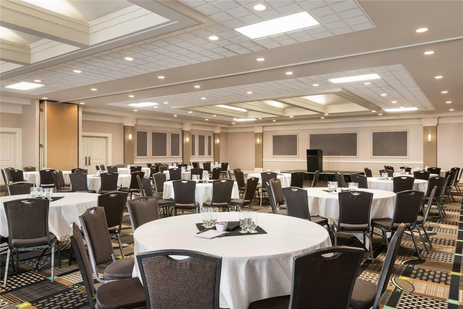 Foto - Grand Hotel & Conference Centre Calgary Airport, an Ascend Collection Hotel