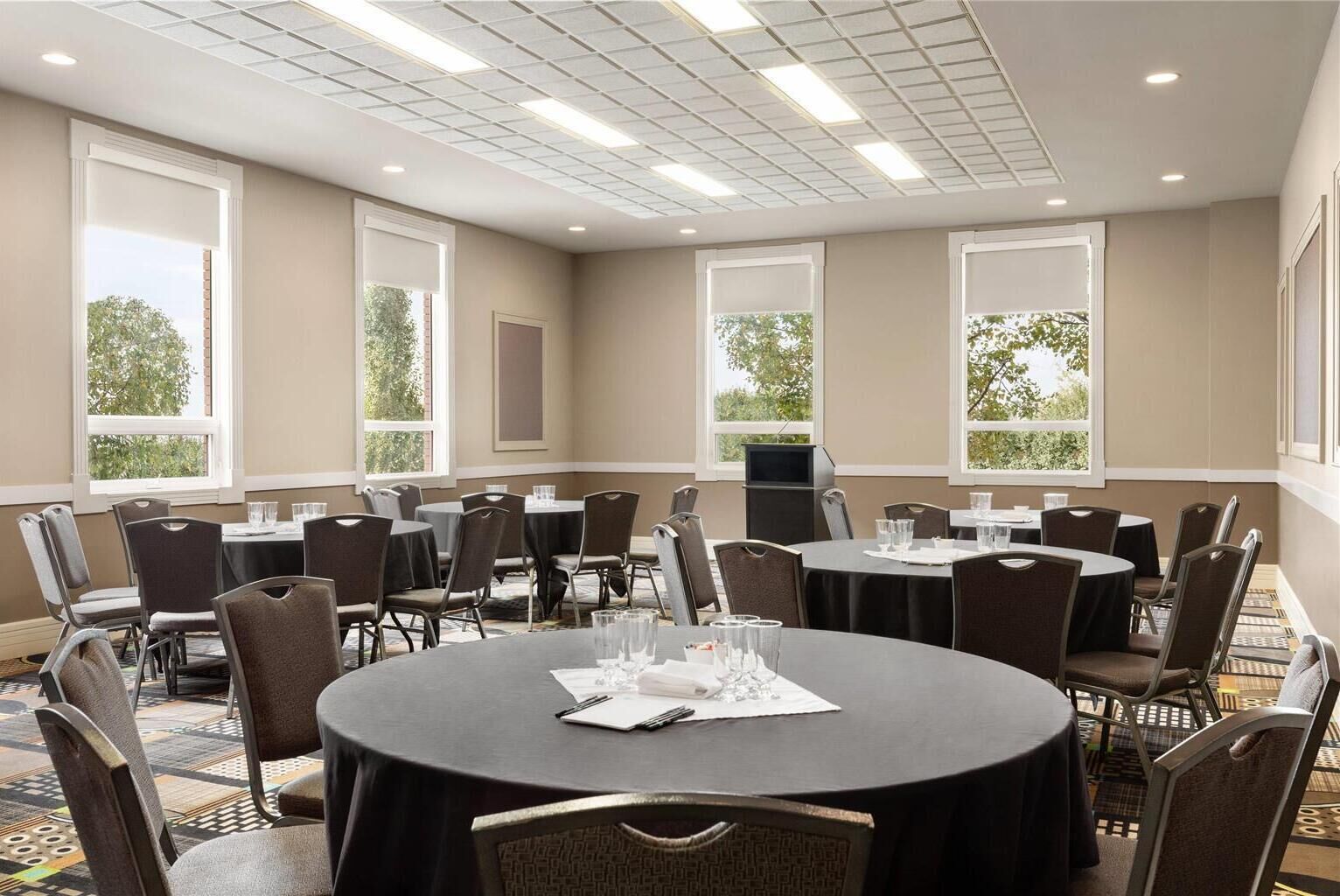 Foto - Grand Hotel & Conference Centre Calgary Airport, an Ascend Collection Hotel
