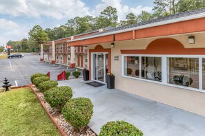 Exterior - Econo Lodge Columbia Fort Jackson (Columbia)