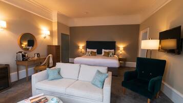 ห้องลักซ์ชัวรี่ดับเบิล, วิวทะเล | โต๊ะทำงาน, เตารีด/โต๊ะรีดผ้า, Wi-Fi ฟรี, ผ้าปูที่นอน