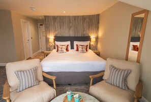 Desk, iron/ironing board, free WiFi, bed sheets - The Brudenell Hotel (Aldeburgh)