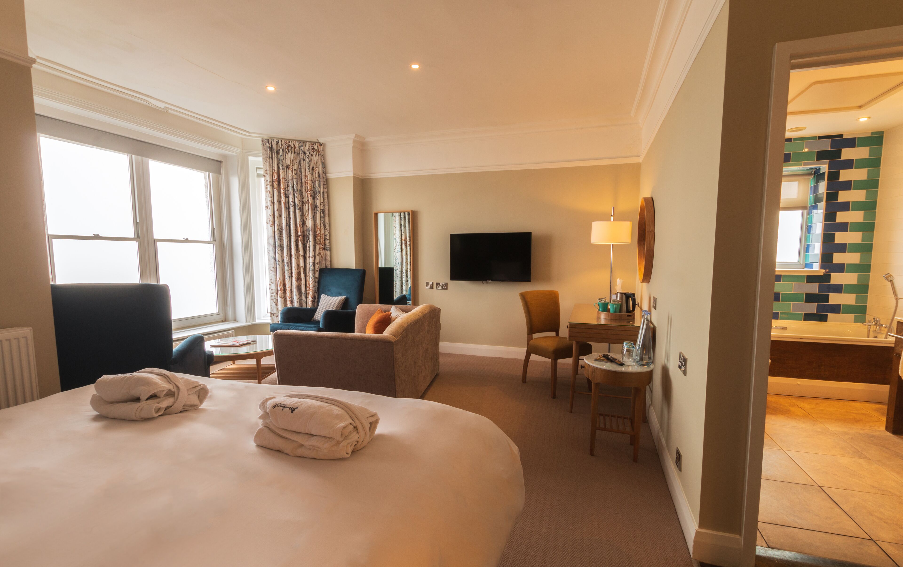 deluxe double or twin room, sea view | 1 bedroom, desk, iron/ironing board, free wifi