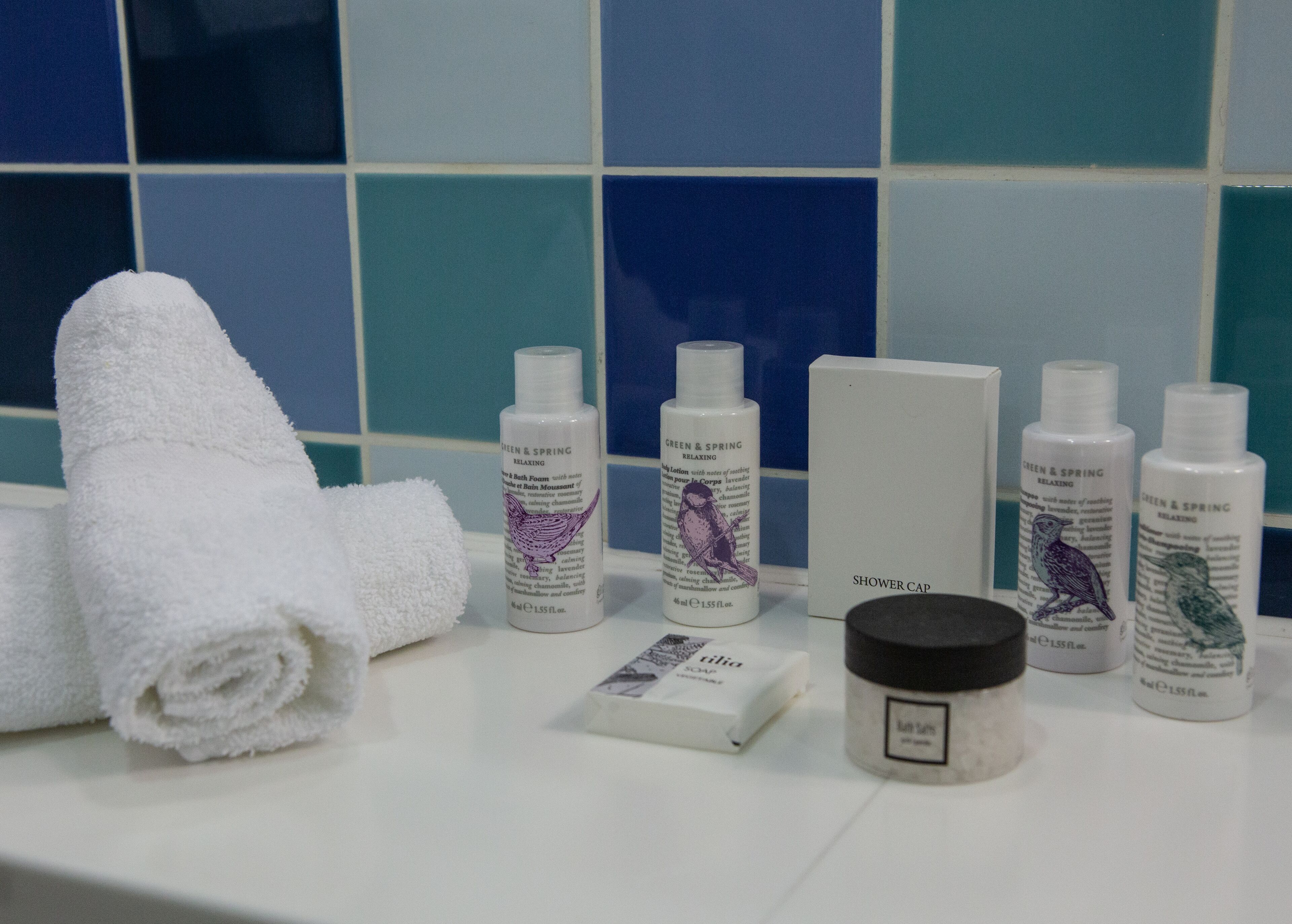 luxury double room, sea view | bathroom | combined shower/bathtub, free toiletries, hair dryer, towels