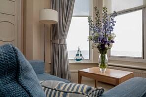 Luxury Double Room, Sea View | Living room | LCD TV