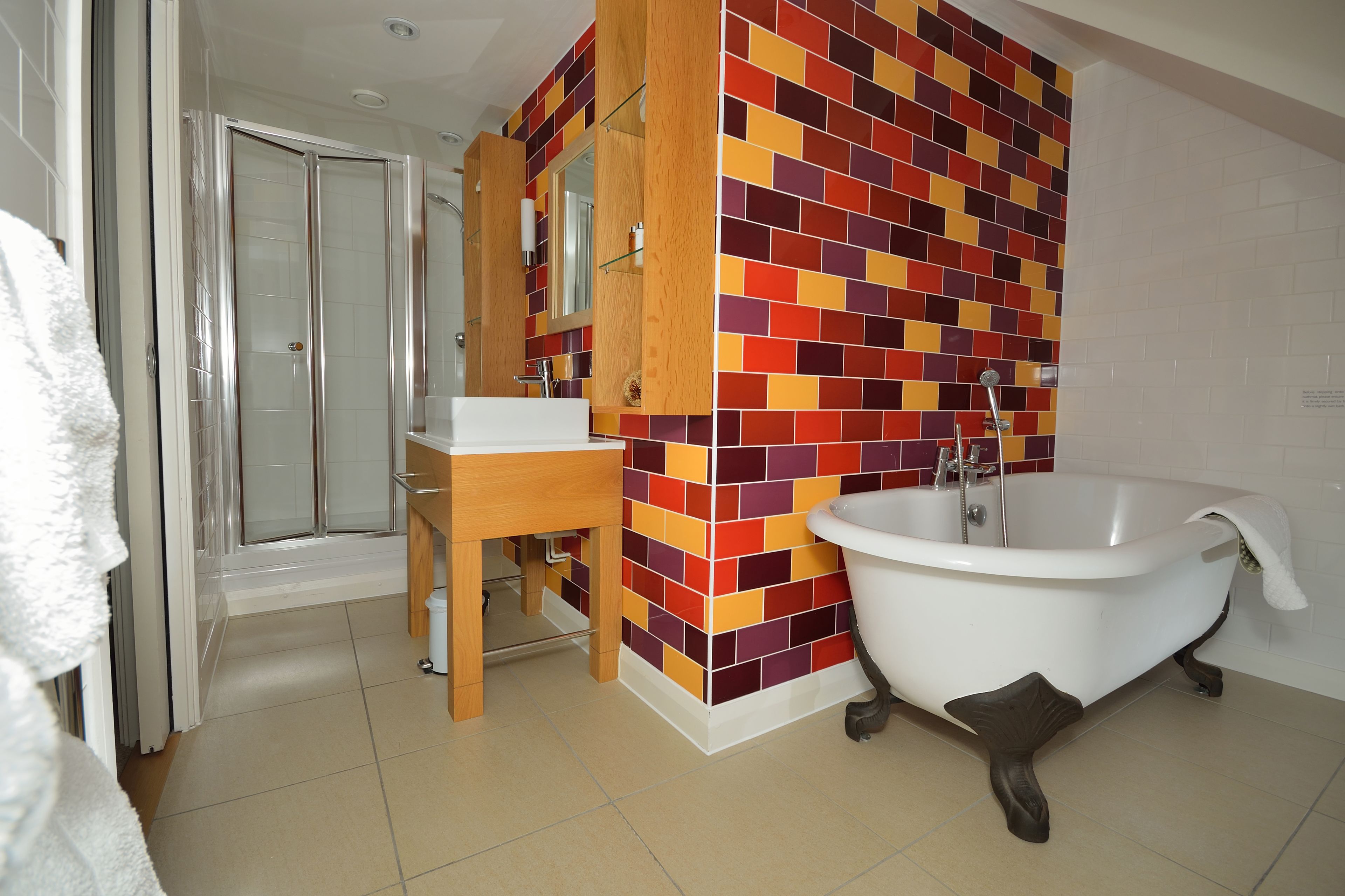 superior double or twin room, city view | bathroom | combined shower/bathtub, free toiletries, hair dryer, towels