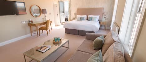 Superior-Doppel- oder -Zweibettzimmer, Stadtblick | Schreibtisch, Bügeleisen/Bügelbrett, kostenloses WLAN, Bettwäsche