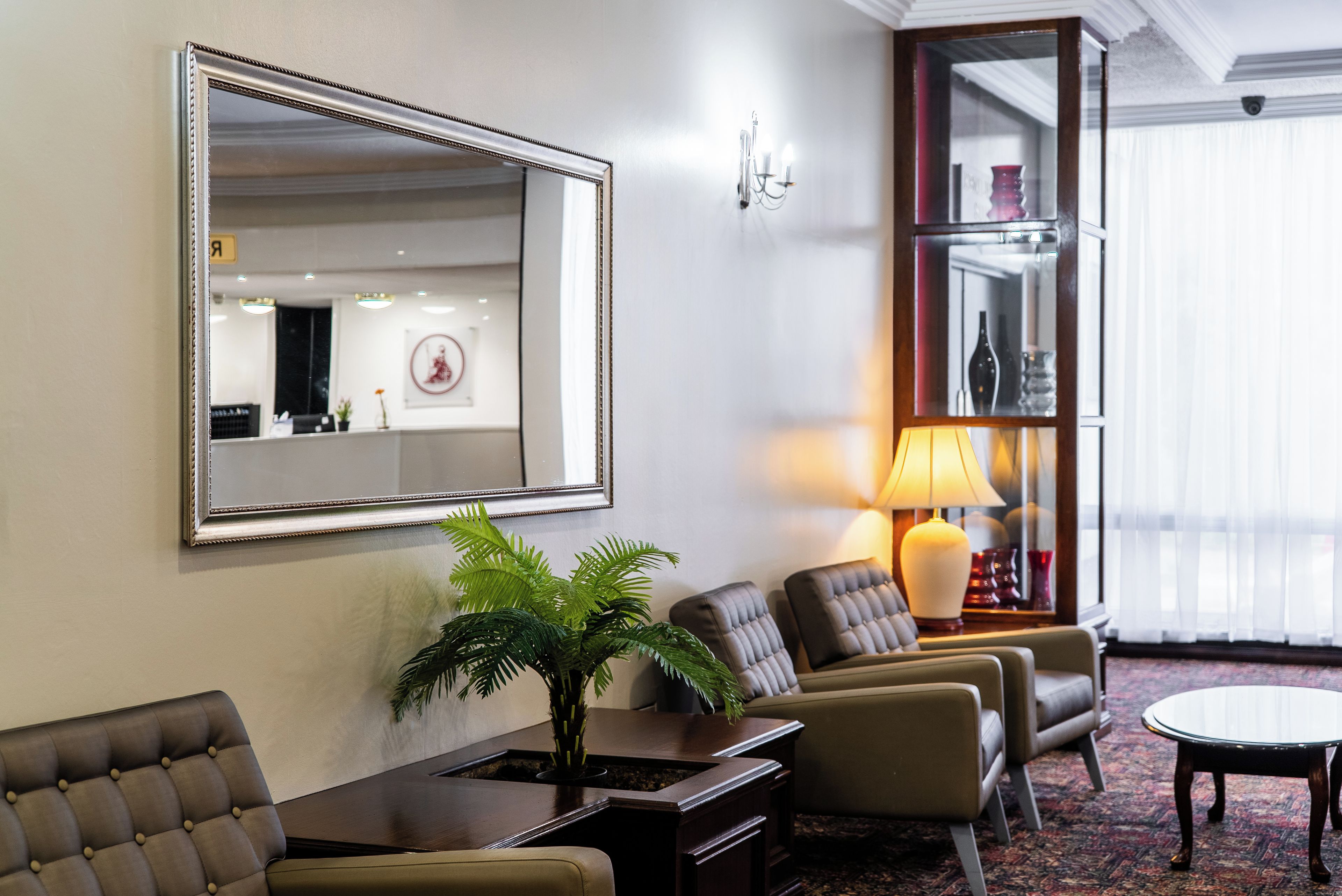 Lobby-lounge