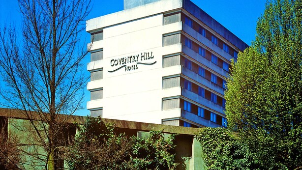 A multi-story building with the sign "Coventry Hill Hotel" on the side. - Britannia Coventry Hill Hotel (Coventry)