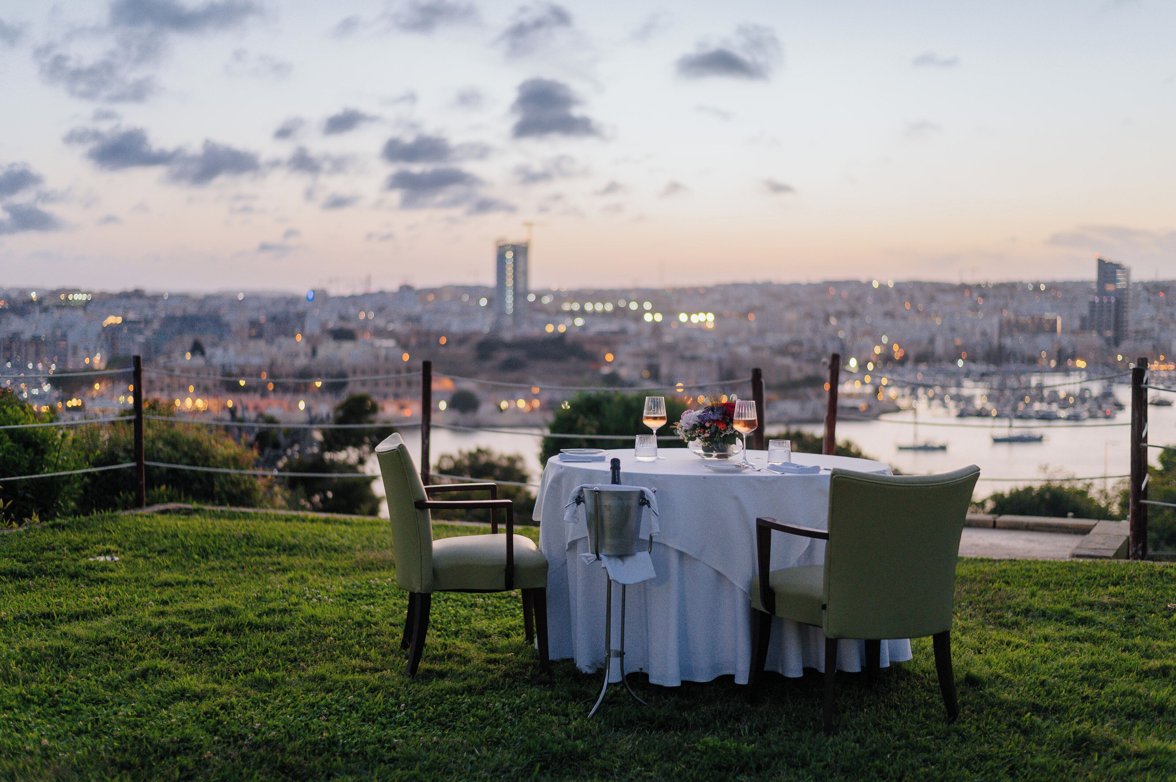 3 restaurants, breakfast served