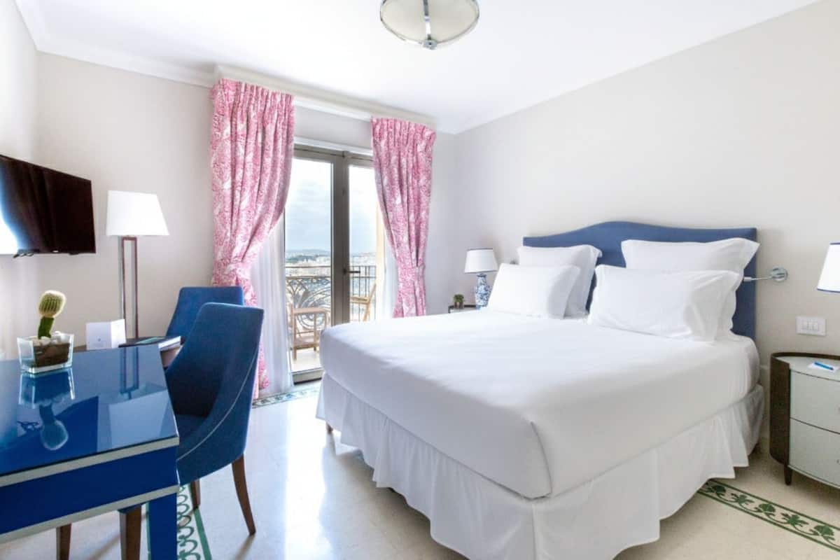 Dobbeltrom – executive, balkong | Allergitestet sengetøy, minibar, safe på rommet og skrivebord