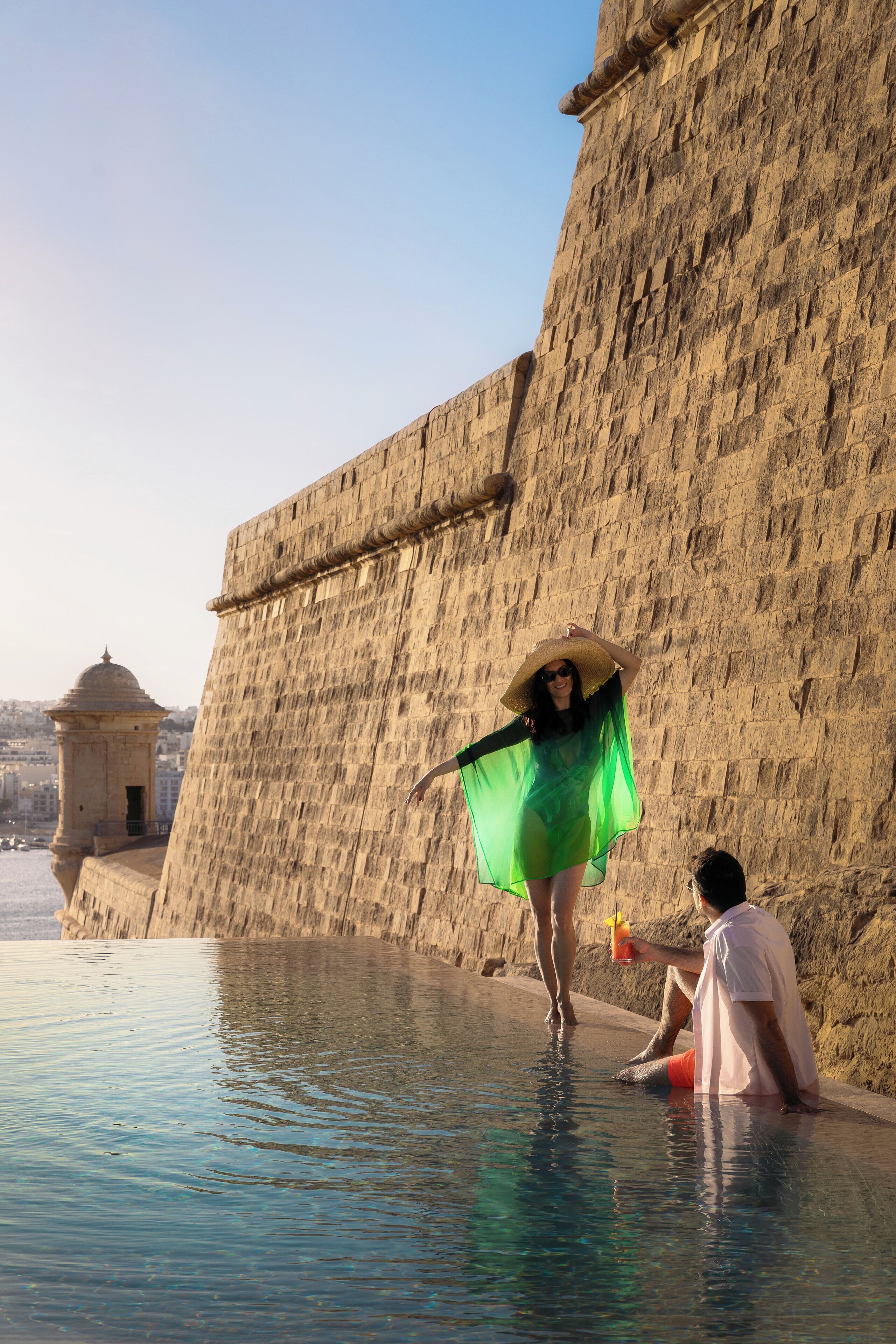 Piscine couverte, piscine extérieure, cabanons gratuits