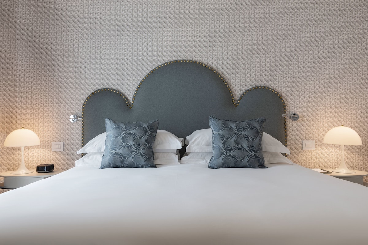 Suite, Harbour View | 1 bedroom, hypo-allergenic bedding, free minibar items, in-room safe