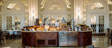 Daily full breakfast (EUR 30 per person)