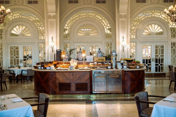 Daily full breakfast (EUR 30 per person)